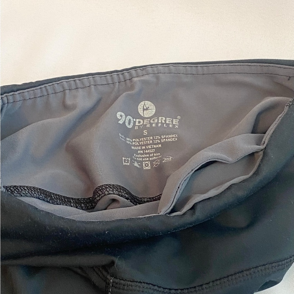 Cropped Activewear Leggings Set — 2 Pairs (Used) - Picture 6 of 11
